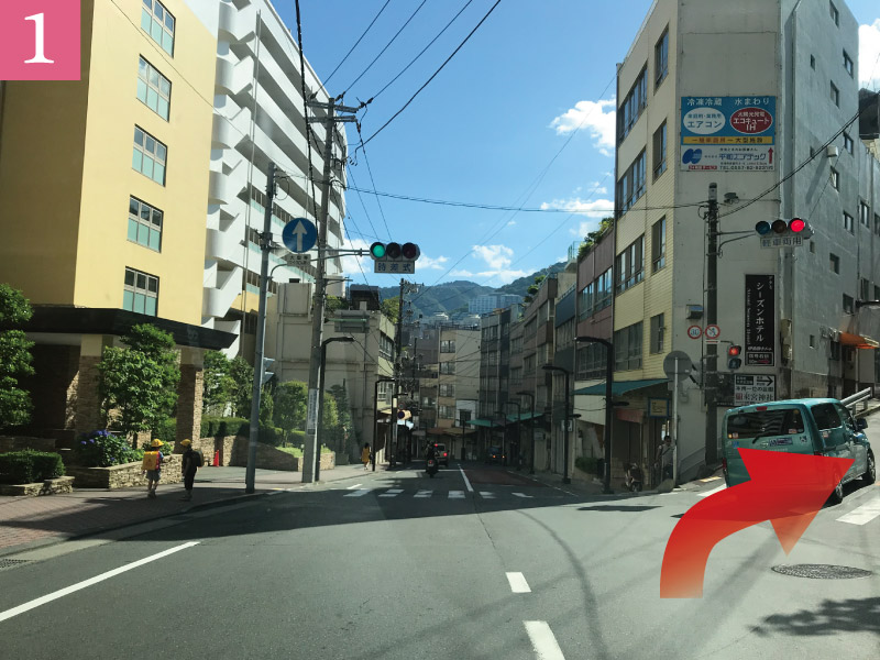 ルート１：国道135号線の「春日町」信号を右折。