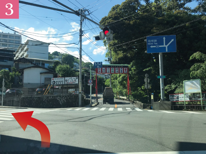 ルート３：トンネルをくぐったらすぐ左折。